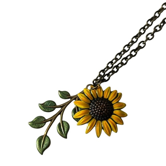 Jewelry - Beautiful Sunflower Pendant Necklace